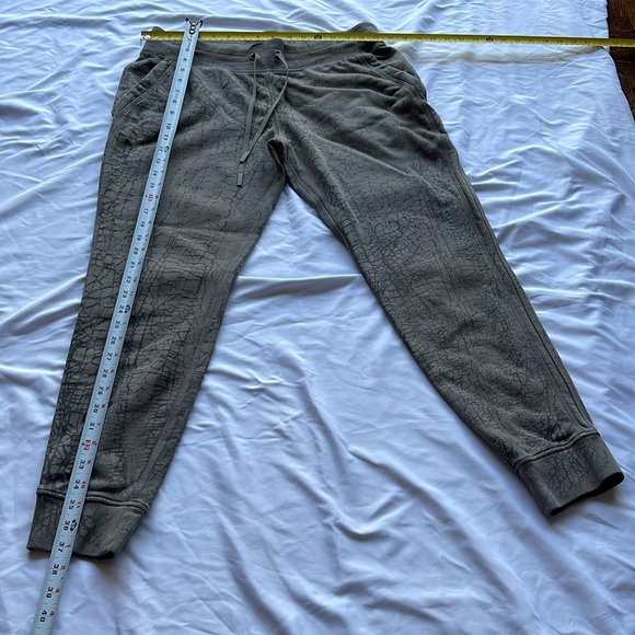 Lululemon Warm Down Jogger 7/8 Length Thread Dye Rover Black Colour Size 12 - Picture 7 of 15
